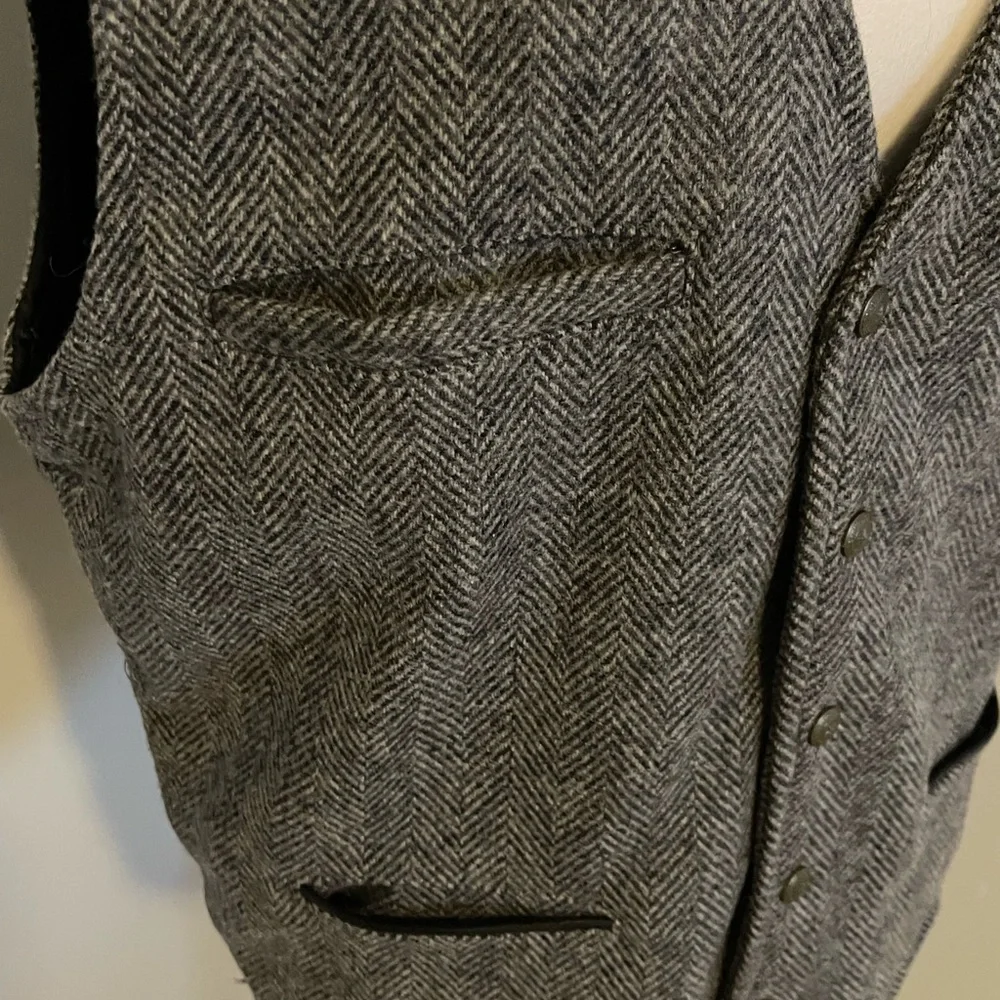 SCHAEFER OUTFITTER Gray Herringbone Vest With Button Closure Size Large - Picture 4 of 7